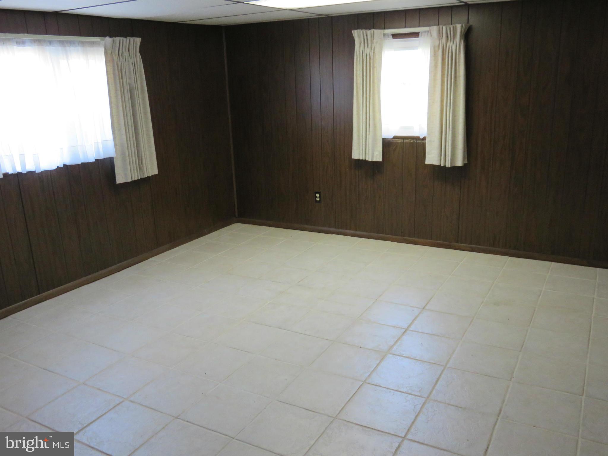 3822 Bayville Road Baltimore, MD 21220 - Photo 17 of 25 Family Room