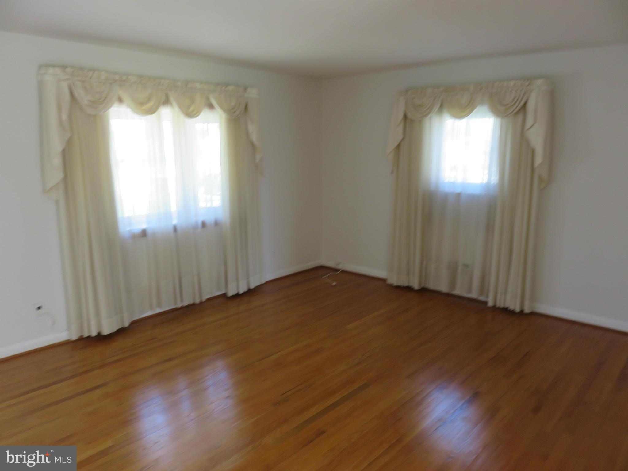 3822 Bayville Road Baltimore, MD 21220 - Photo 4 of 25 Living Room w/hardwood