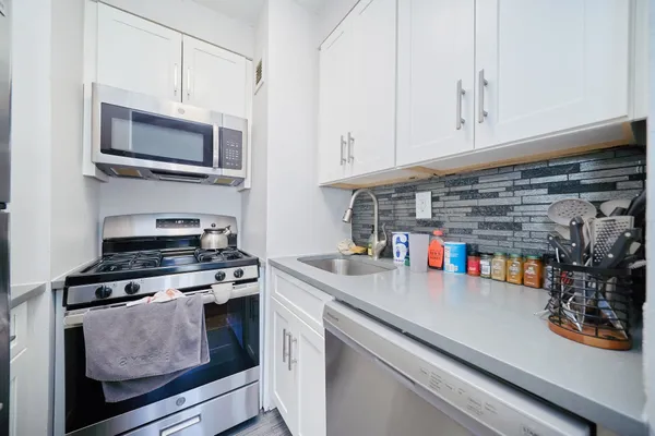 $3,295 | 337 West 43rd Street, Unit 2D | Hell's Kitchen