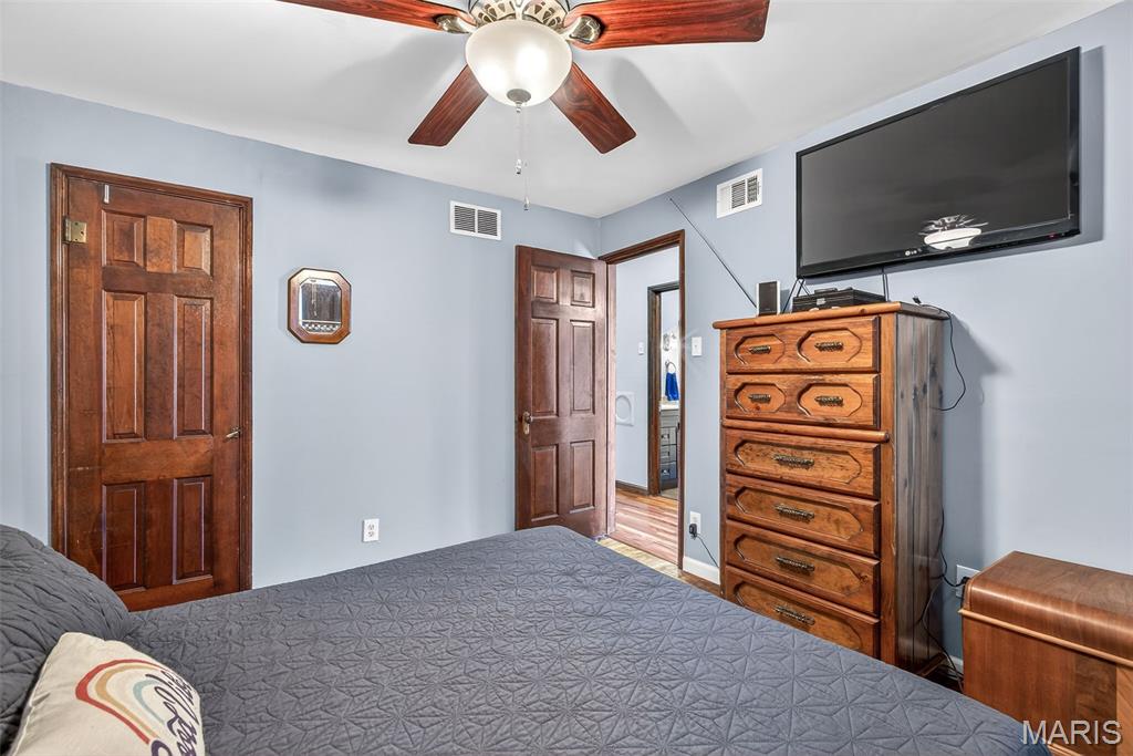 9406 MacKenzie Road Affton, MO 63123 - Photo 14 of 33