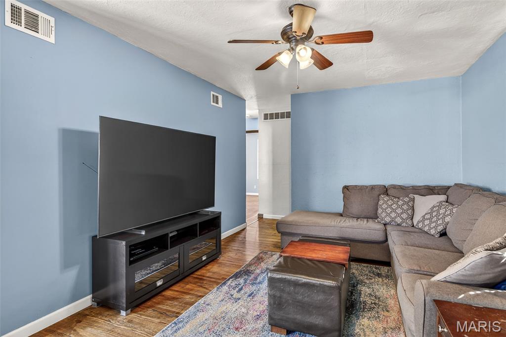 9406 MacKenzie Road Affton, MO 63123 - Photo 5 of 33