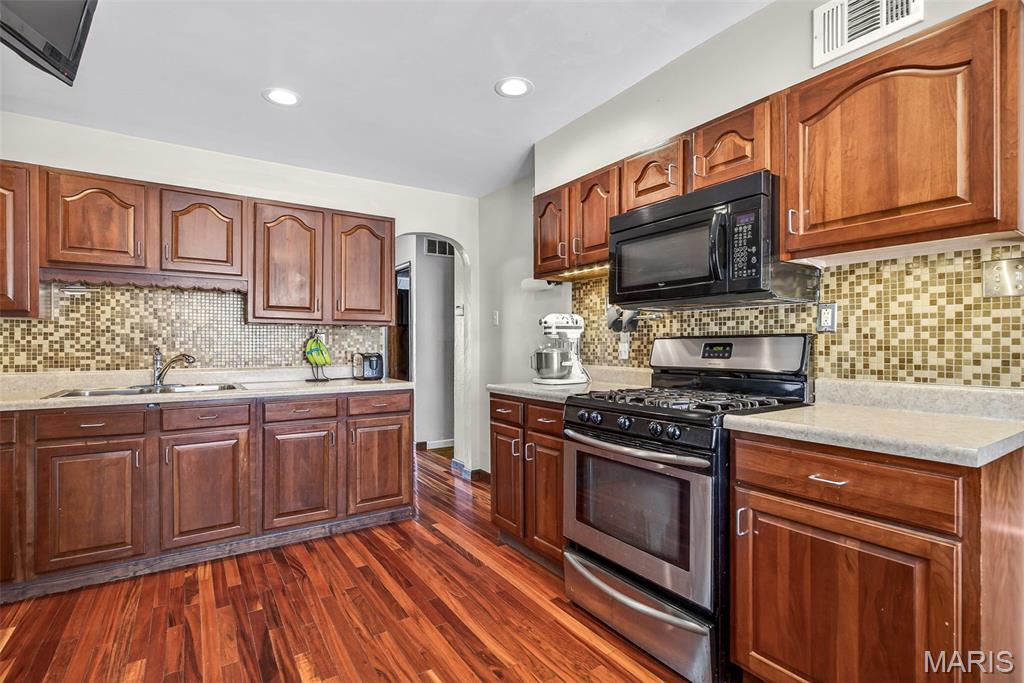 9406 MacKenzie Road Affton, MO 63123 - Photo 8 of 33