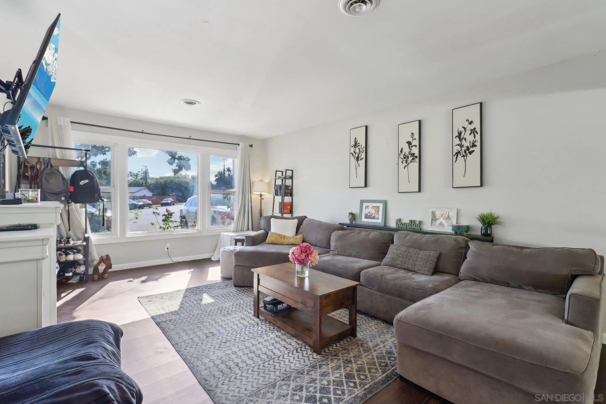 734 Hackberry Place Fallbrook, CA 92028 - Photo 3 of 22 Gallery Image 3