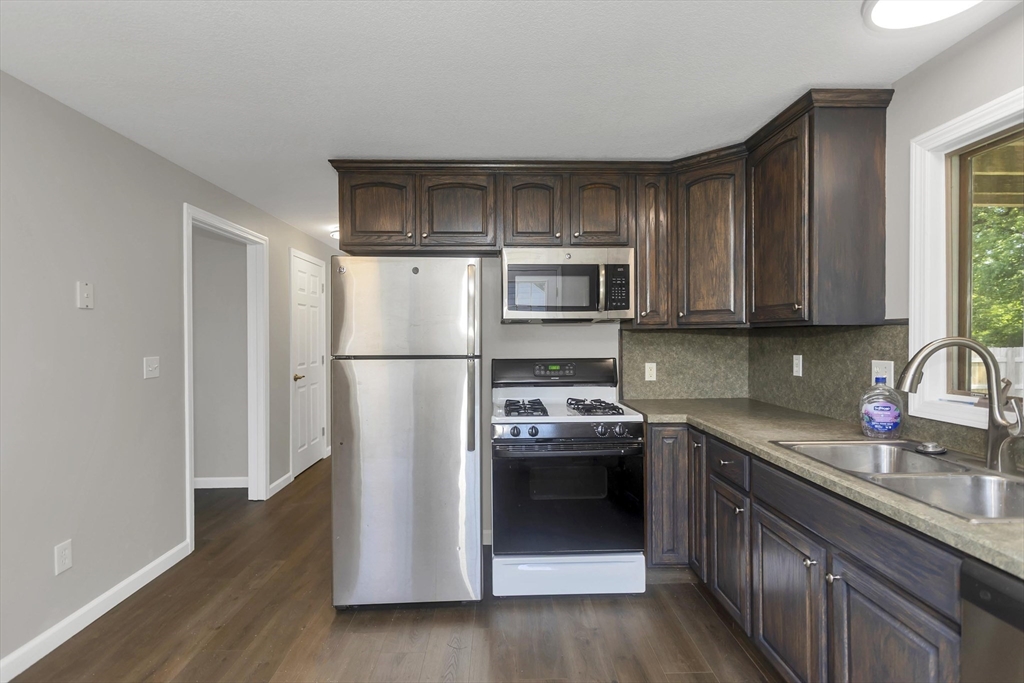 105 Mazarin Street Springfield, MA 01151 - Photo 6 of 25