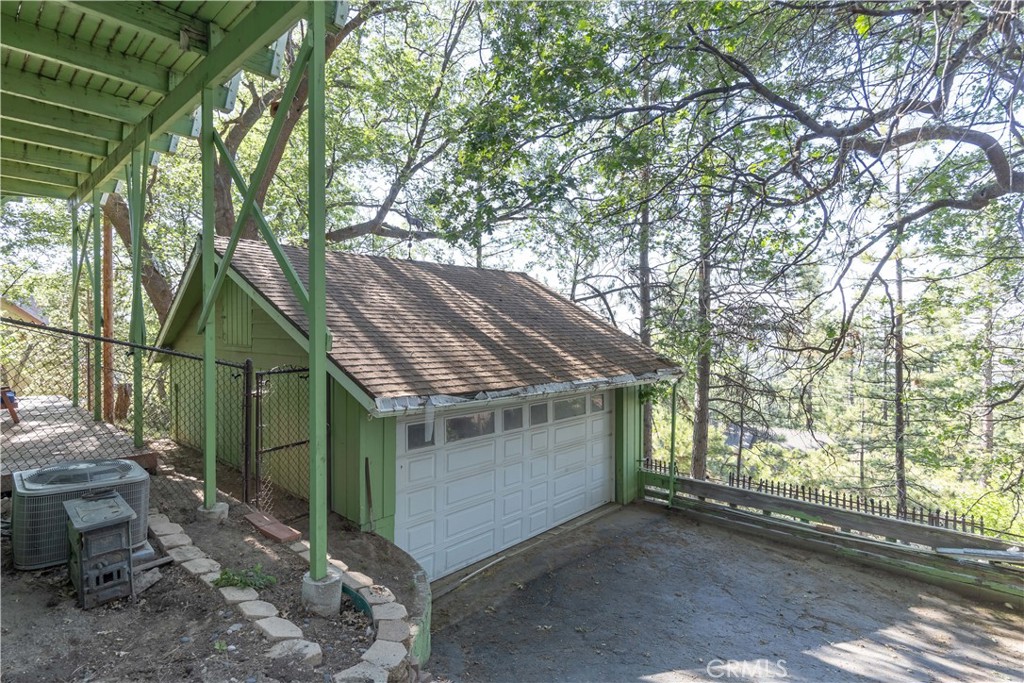 1268 Aleutian Drive Lake Arrowhead, CA 92352 - Photo 24 of 33 a view of backyard with green space