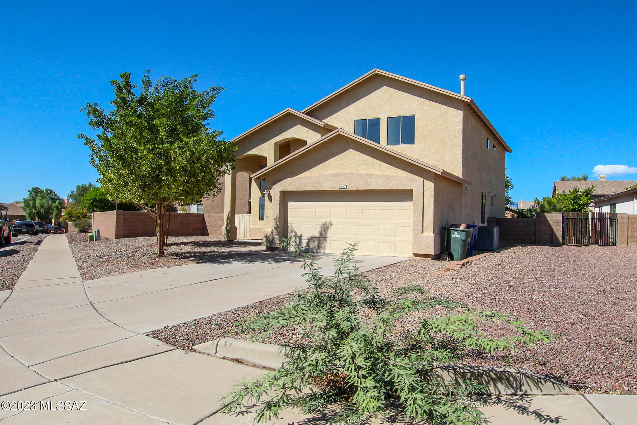 7657 South Lions Spring Way Tucson, AZ 85747 - Photo 2 of 49
