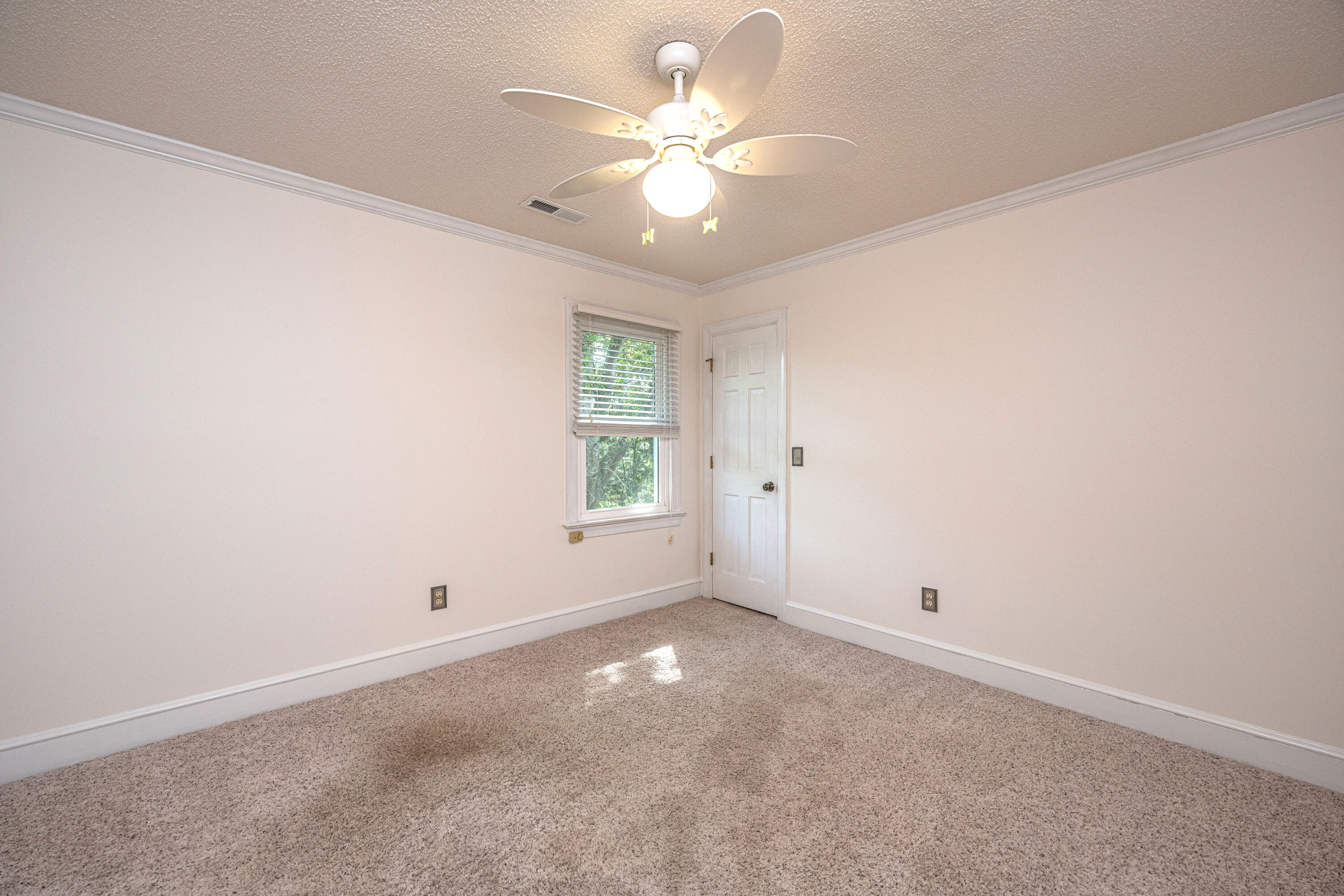 1480 Oak Landing Road Mount Pleasant, SC 29464 - Photo 27 of 49 1480OaklandingRdInt29