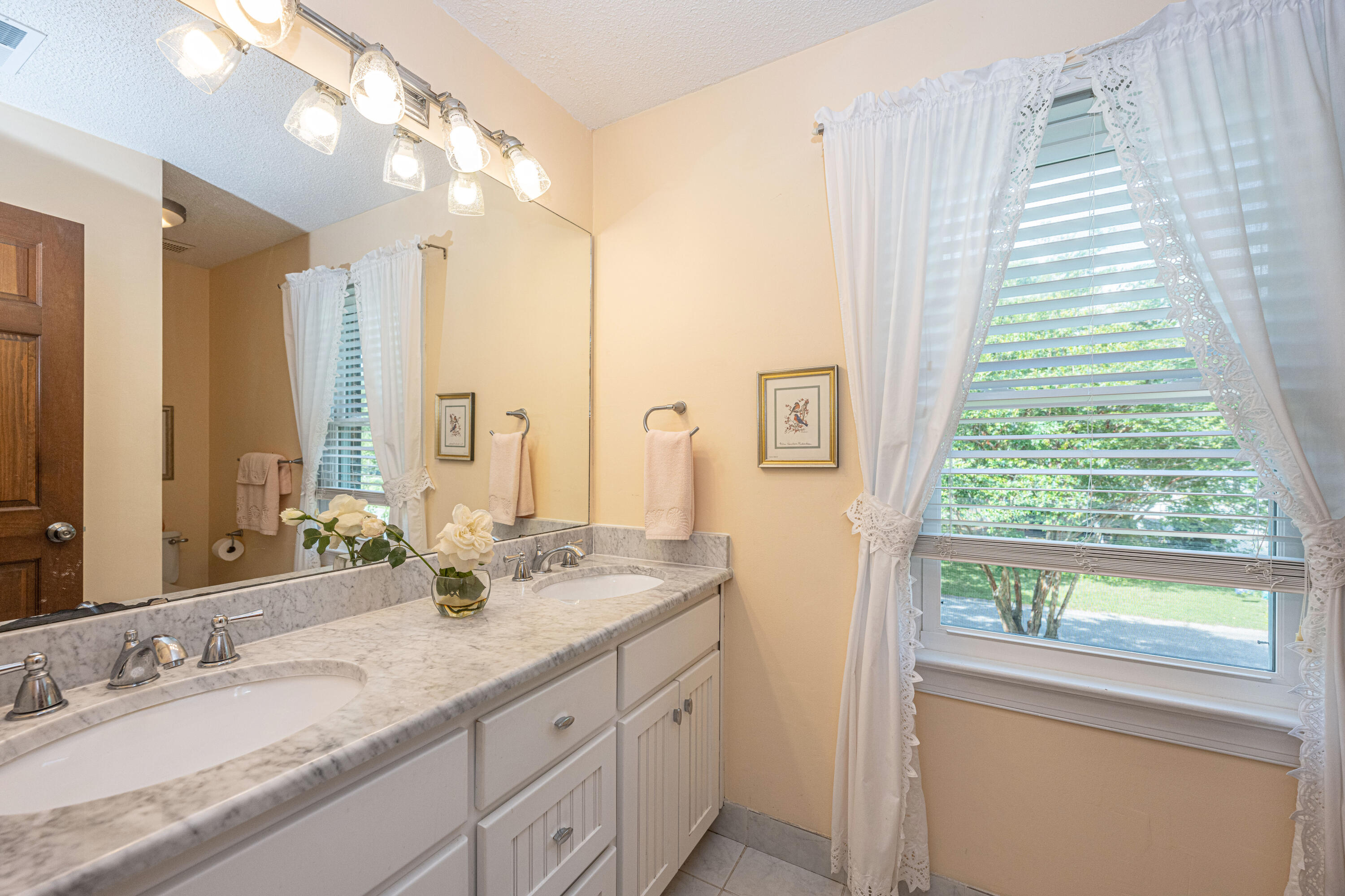 1480 Oak Landing Road Mount Pleasant, SC 29464 - Photo 30 of 49 1480OaklandingRdInt31