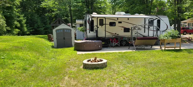 $38,000 | 174 Sandy Oak Boulevard, Unit 174, Houghton Lake, MI 48629