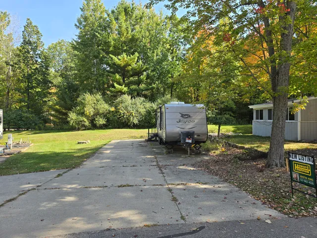 $38,000 | 174 Sandy Oak Boulevard, Unit 174, Houghton Lake, MI 48629