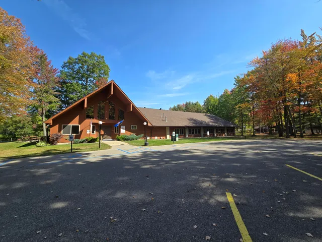 $38,000 | 174 Sandy Oak Boulevard, Unit 174, Houghton Lake, MI 48629