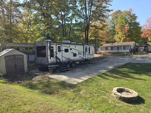 $38,000 | 174 Sandy Oak Boulevard, Unit 174, Houghton Lake, MI 48629