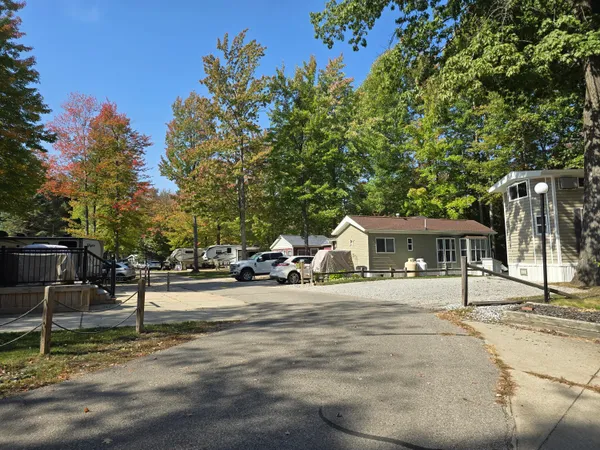 $38,000 | 174 Sandy Oak Boulevard, Unit 174, Houghton Lake, MI 48629