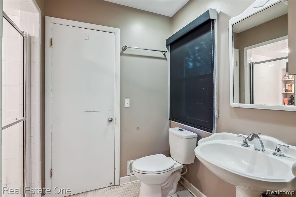 1034 Lake Shore Road Grosse Pointe Shores, MI 48236 - Photo 25 of 43