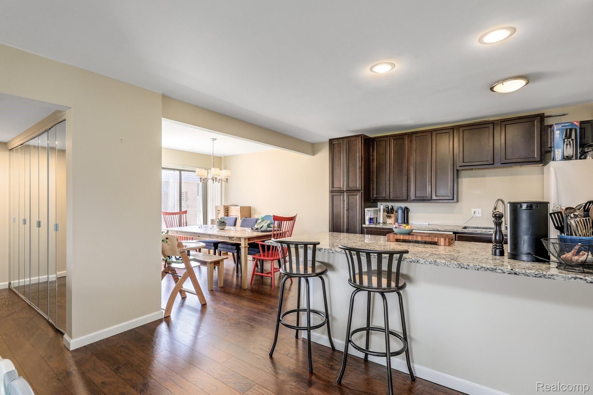 1245 South Maple Road, Unit 207 Ann Arbor, MI 48103 - Photo 7 of 27 18-web-or-mls-1245 S Maple #207 Ann arbor0017.jpg