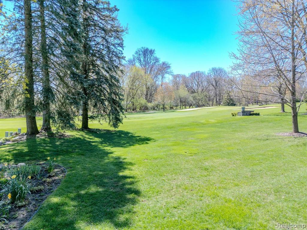 541 Augusta Drive Rochester Hills, MI 48309 - Photo 7 of 74