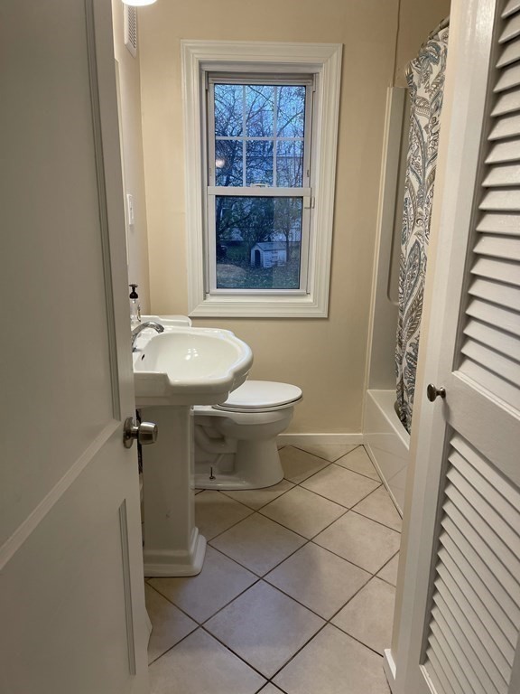 68 Grandview Street Springfield, MA 01118 - Photo 14 of 31 Gallery Image 14