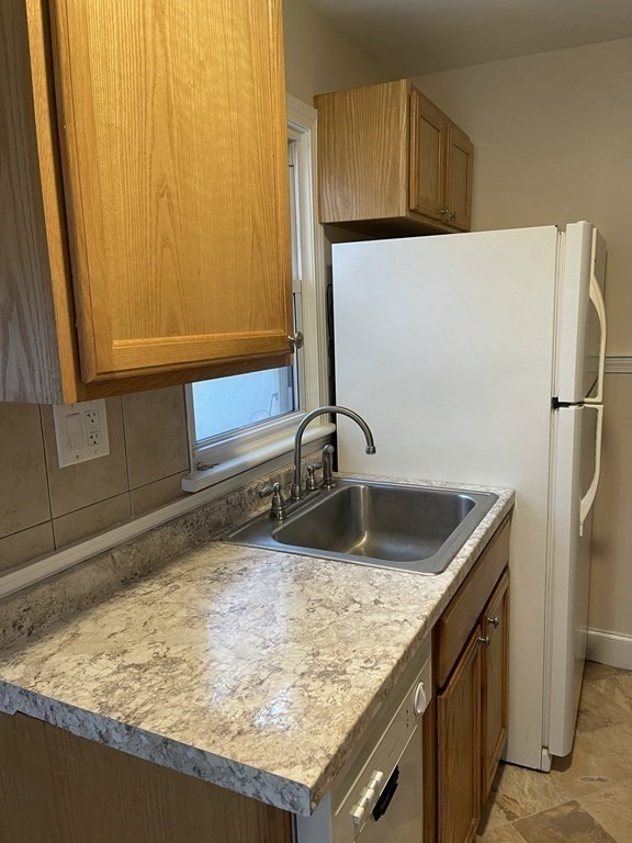 68 Grandview Street Springfield, MA 01118 - Photo 8 of 31 Gallery Image 8