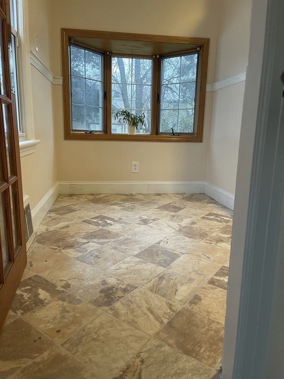 68 Grandview Street Springfield, MA 01118 - Photo 10 of 31 Gallery Image 10