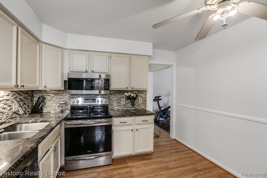 29656 Middlebelt Road, Unit 1403 Farmington Hills, MI 48334 - Photo 9 of 39