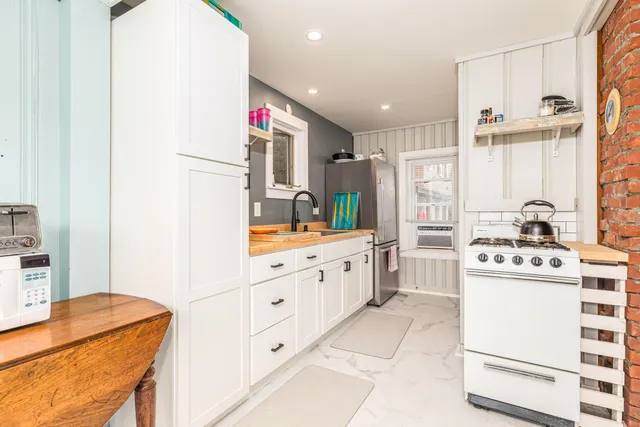 $348,000 | 10 Kentville Terrace, Hampton, NH 03842