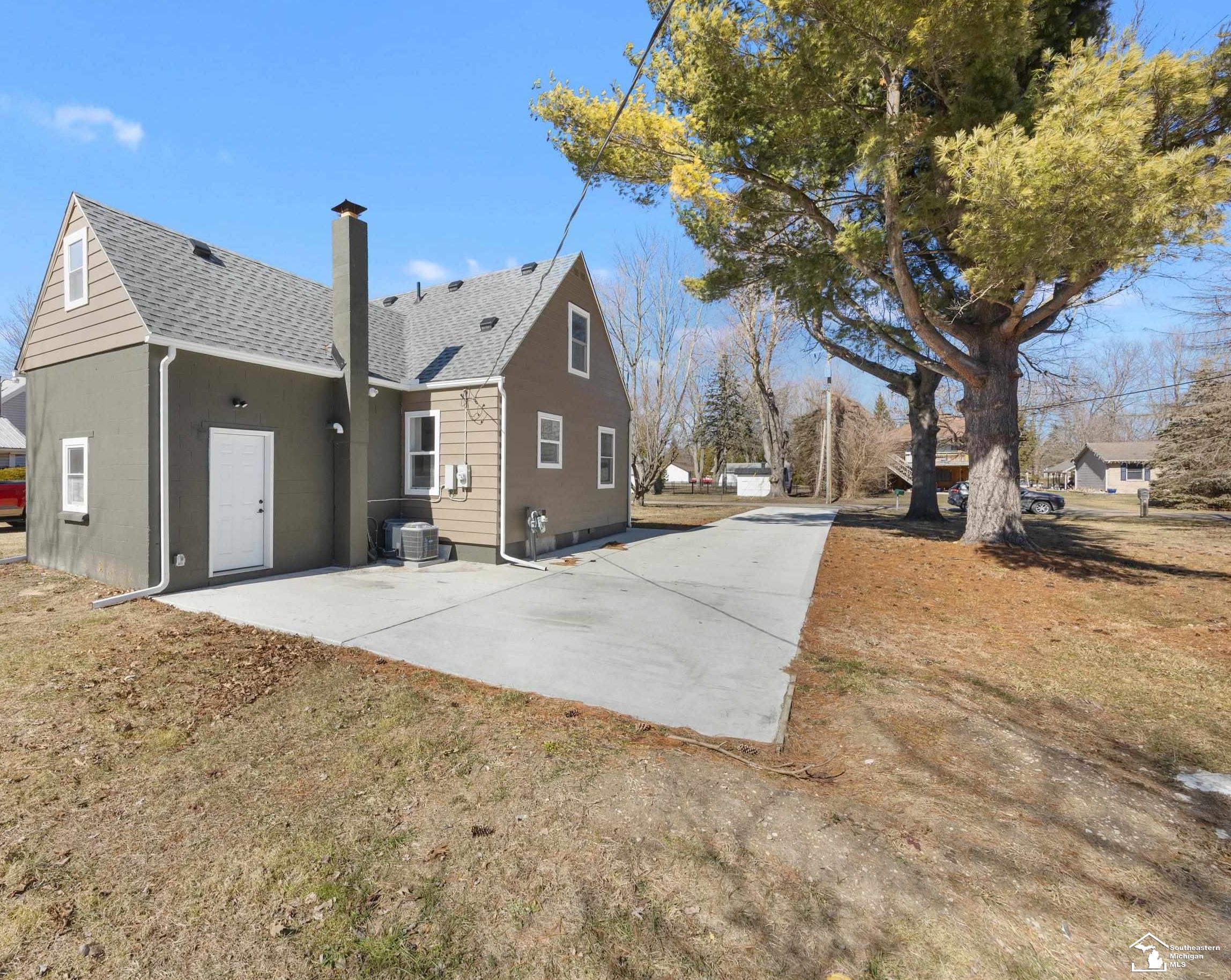533 Center Street Carleton, MI 48117 - Photo 8 of 20