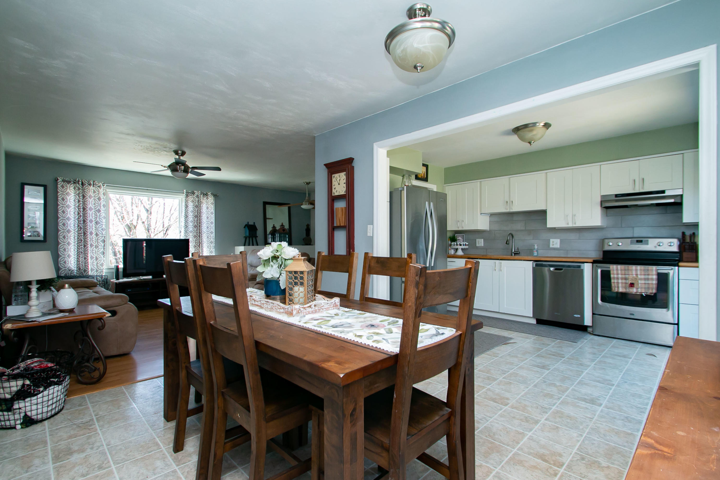 3022 Bandy Road Roanoke, VA 24014 - Photo 9 of 50 a view of a dining room with furniture
