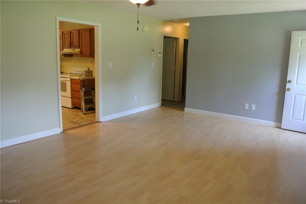 1147 Pine Top Road Lexington, NC 27295 - Photo 6 of 38 Living Room