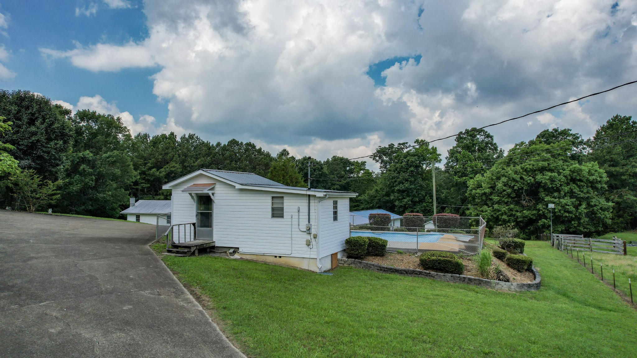 428 Caldwell Road Southeast Cleveland, TN 37323 - Photo 7 of 91 a view of a house with backyard and sitting area
