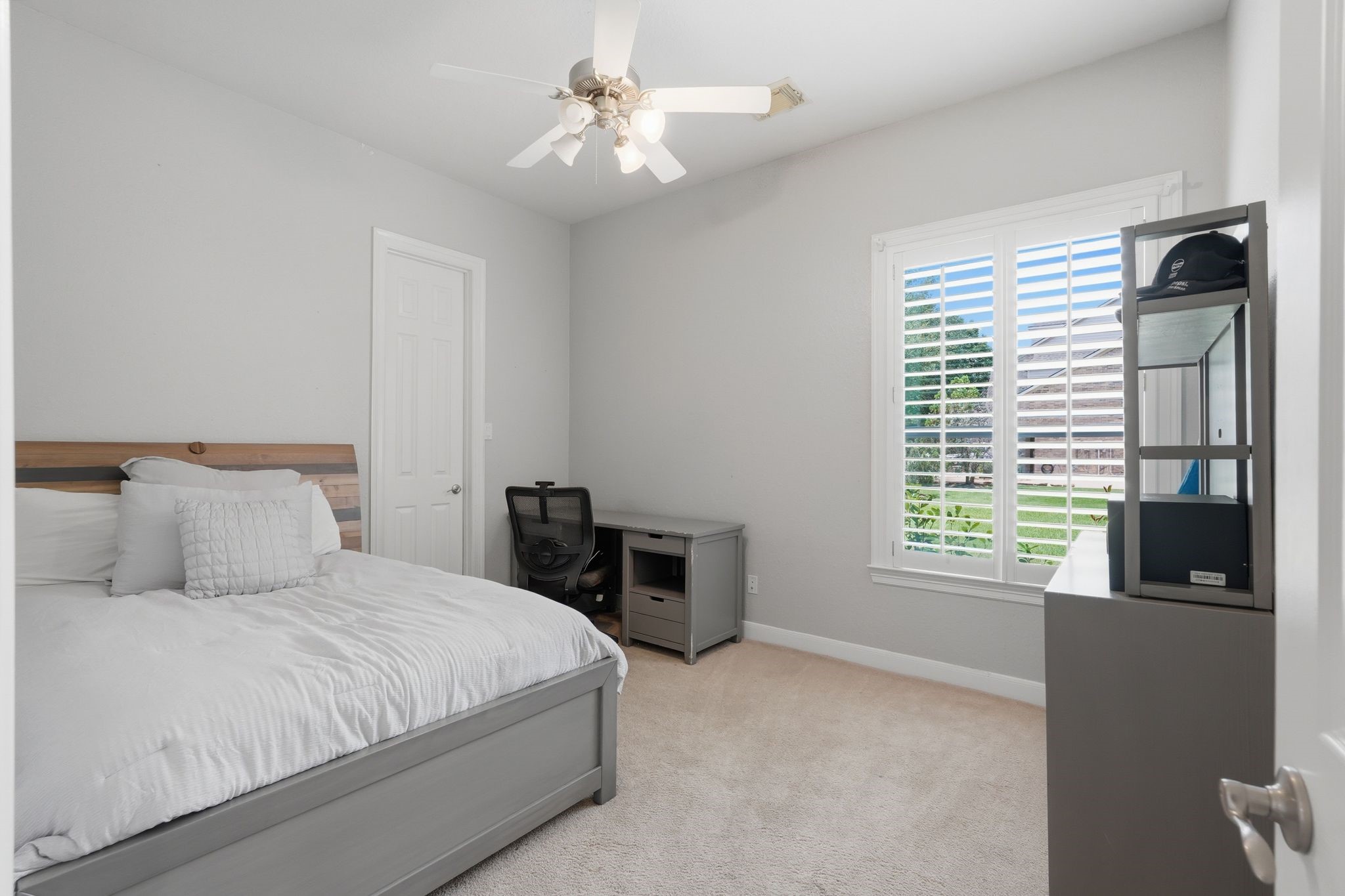 38 Highclere Park Drive Spring, TX 77379 - Photo 27 of 43 First floor bedroom