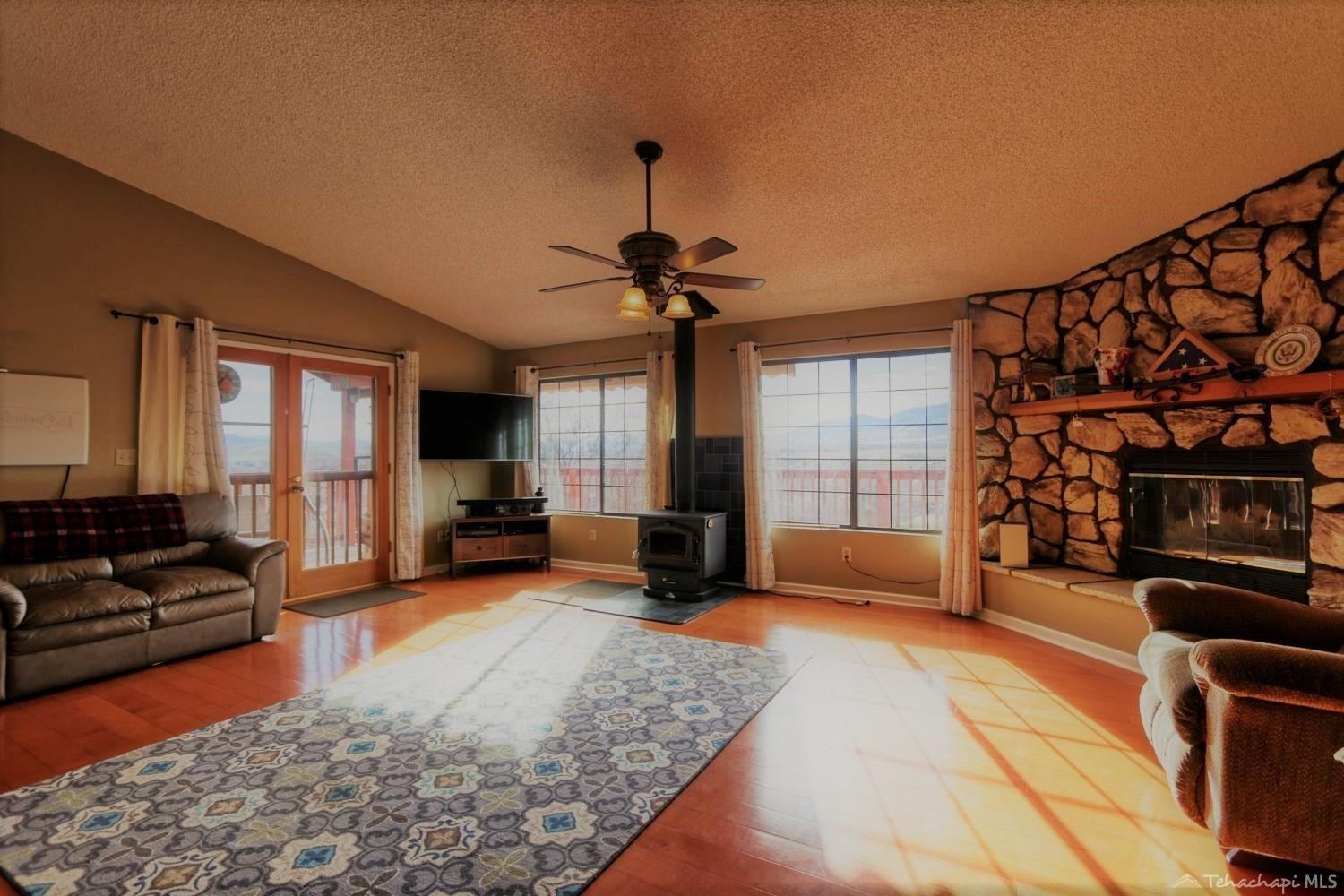21220 Quail Springs Road Tehachapi, CA 93561 - Photo 2 of 29 Gallery Image 2