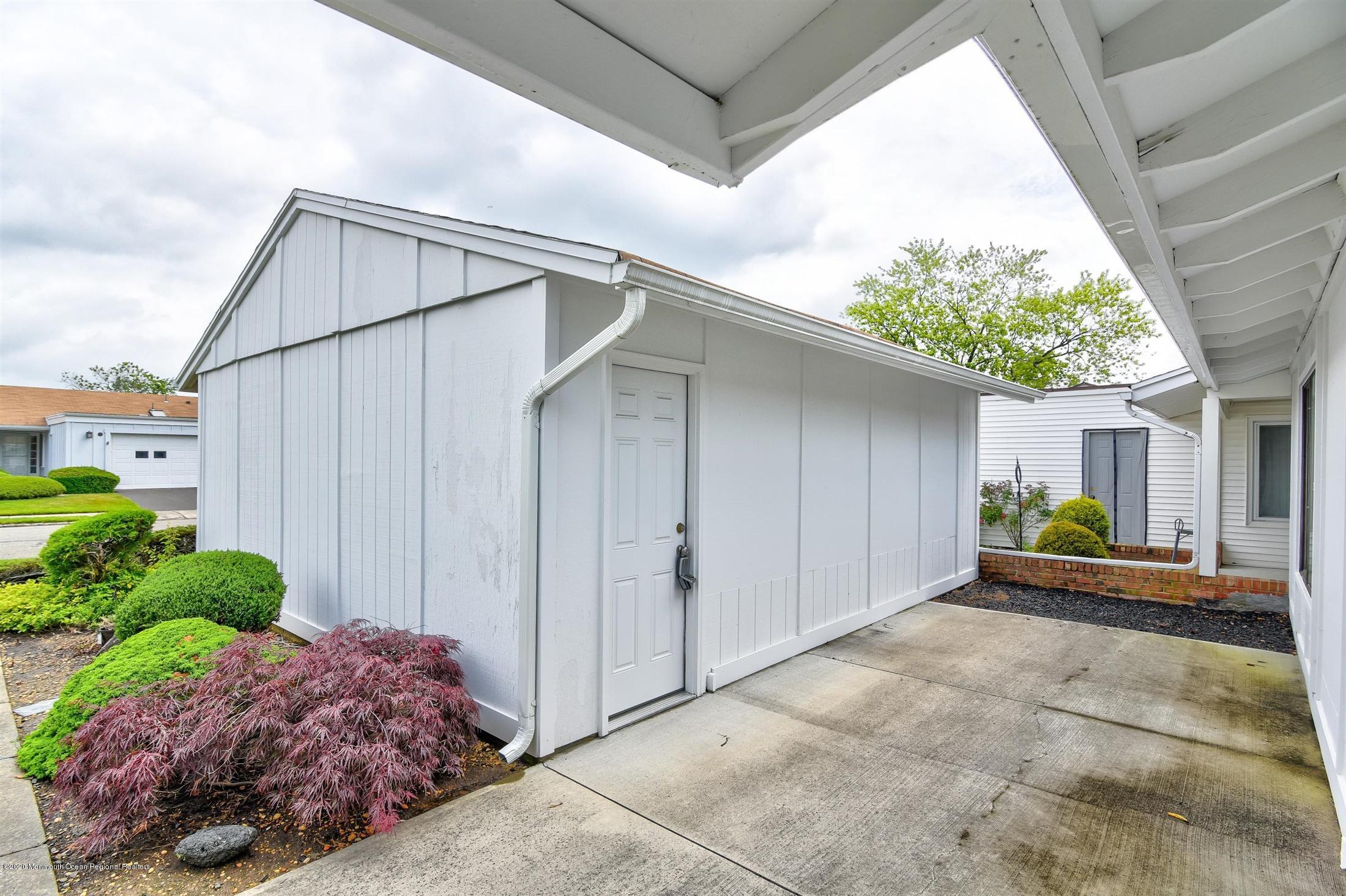 39 C Haddon Road Monroe Township, NJ 08831 - Photo 33 of 49 33-Garage