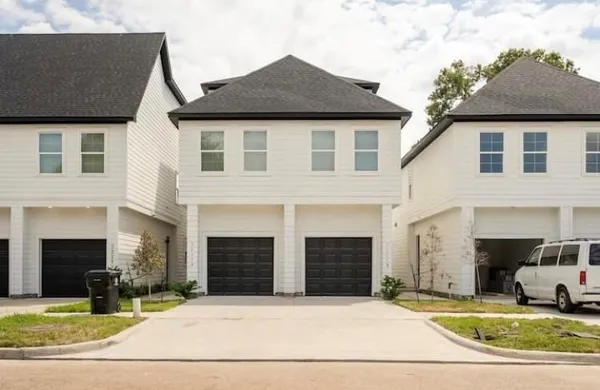$2,100 | 3231 Real Street, Unit B, Houston, TX 77087