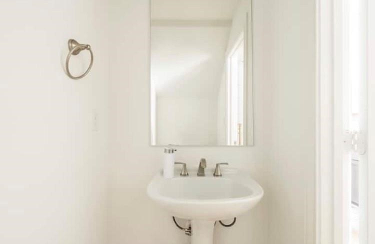 3231 Real Street, Unit B Houston, TX 77087 - Photo 12 of 14 First Floor Powder room