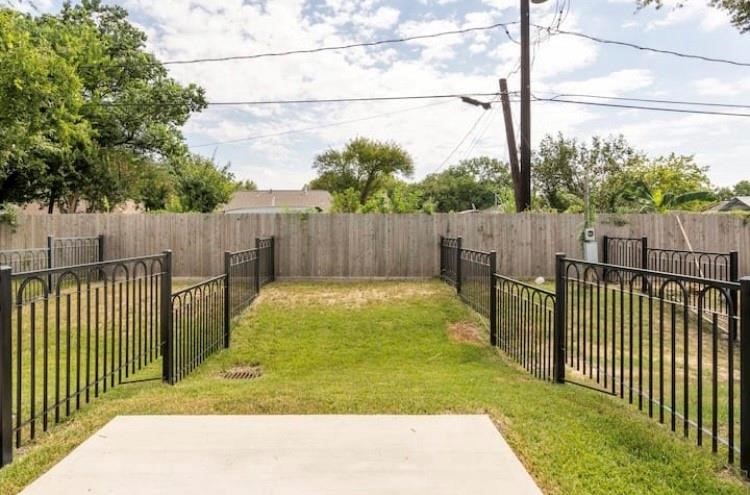 3231 Real Street, Unit B Houston, TX 77087 - Photo 14 of 14 Backyard