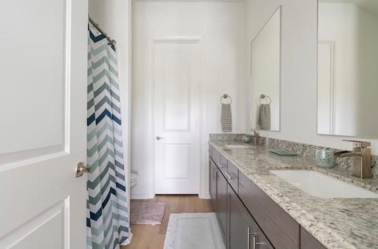 3231 Real Street, Unit B Houston, TX 77087 - Photo 6 of 14 Primary bath