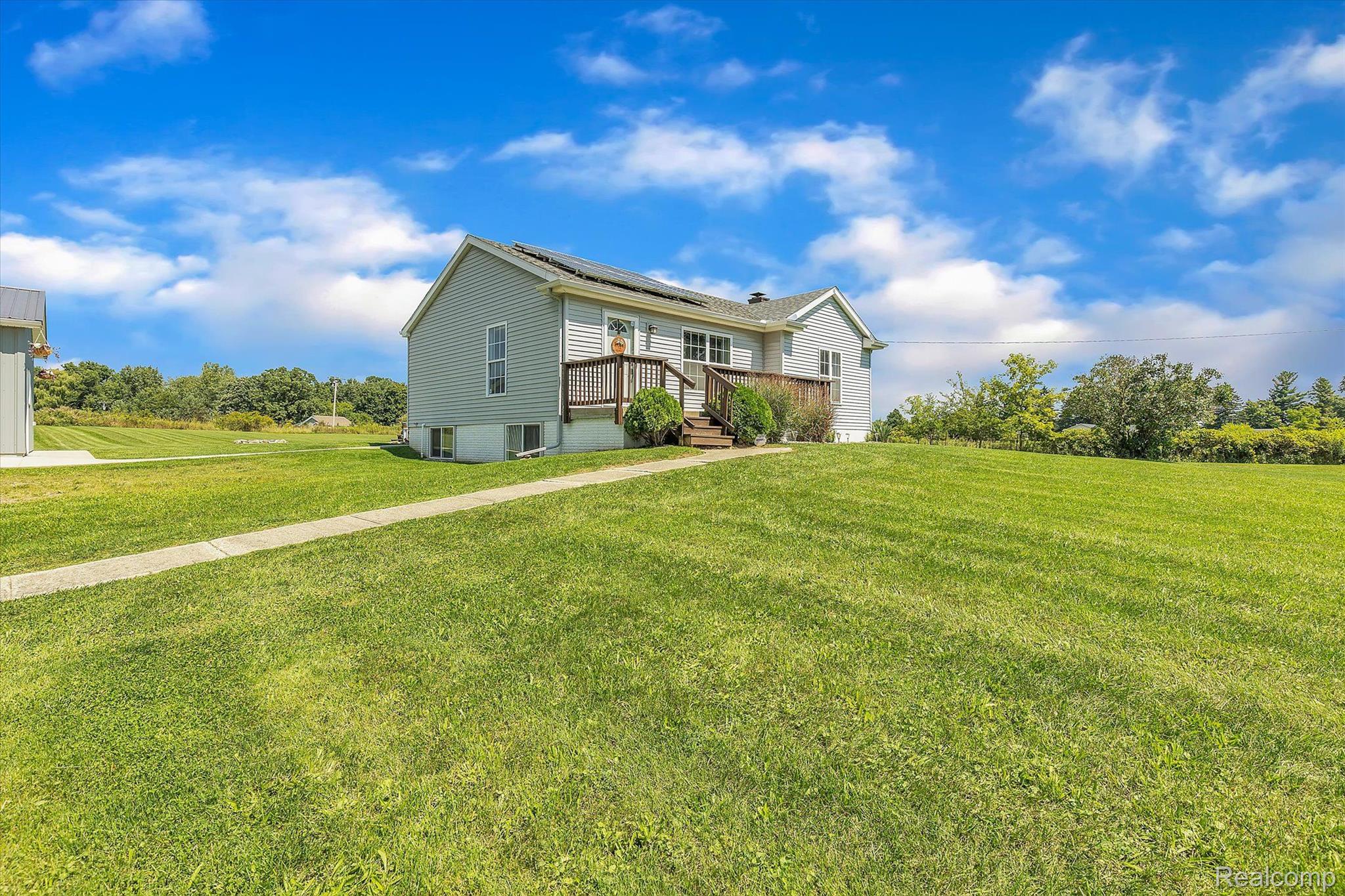1926 West Cohoctah Road Howell, MI 48855 - Photo 4 of 38 Gallery Image 4