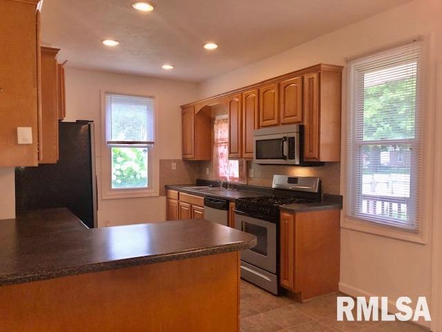 124 North Amos Avenue Springfield, IL 62702 - Photo 7 of 23 Gallery Image 7
