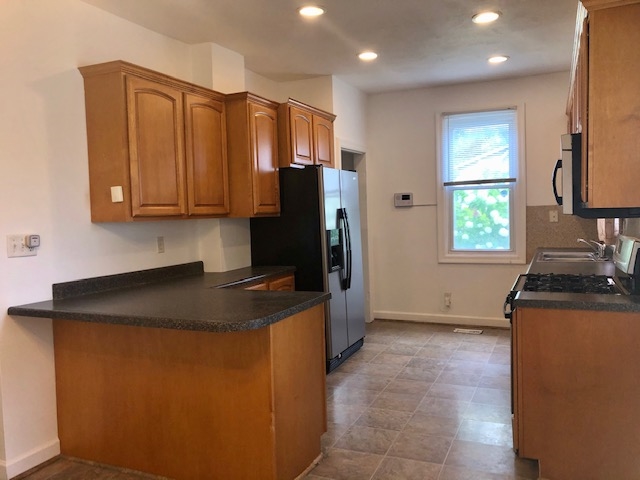 124 North Amos Avenue Springfield, IL 62702 - Photo 8 of 23 Gallery Image 8