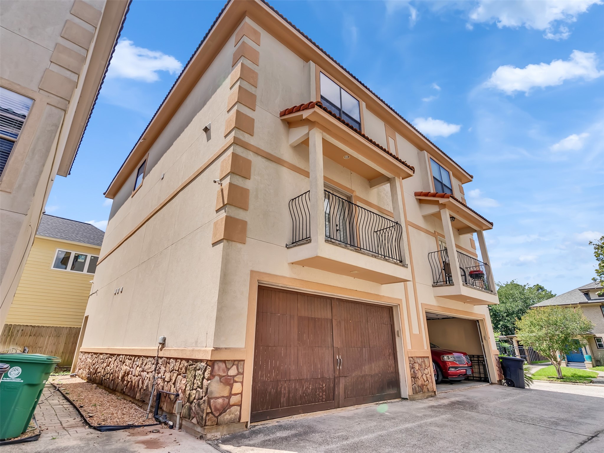 2540 Prospect Street, Unit B Houston, TX 77004 - Photo 37 of 37 a view of a building with a street
