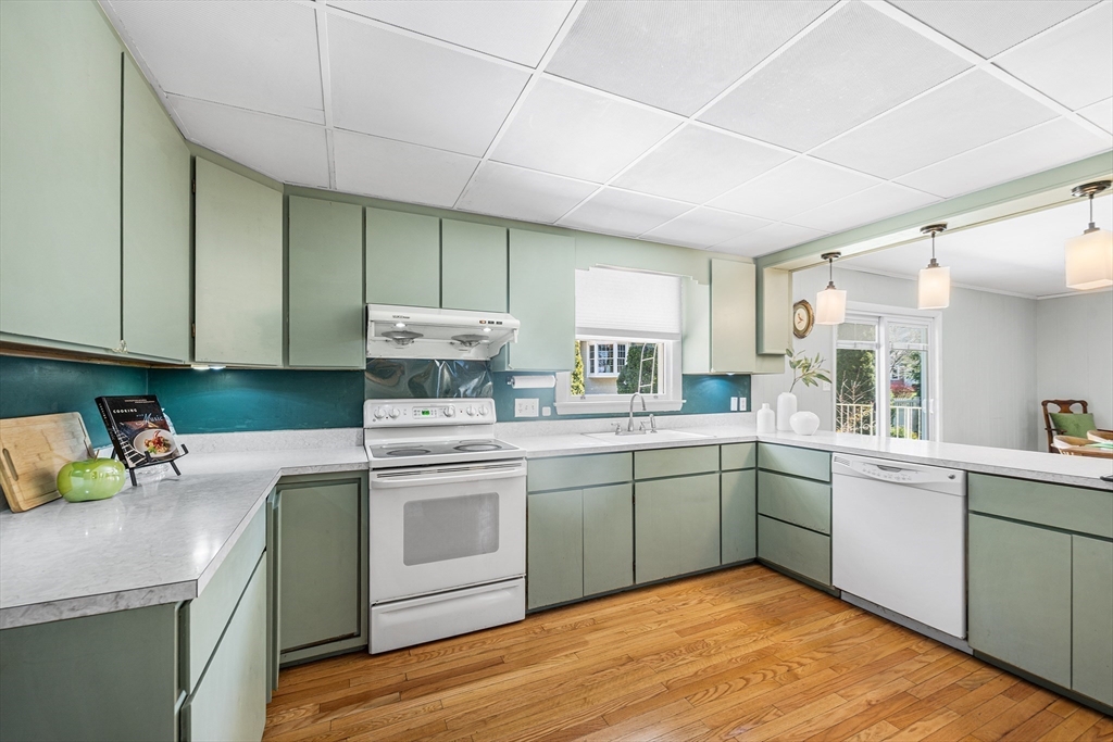 223 Chickering Road North Andover, MA 01845 - Photo 12 of 35 Gallery Image 12