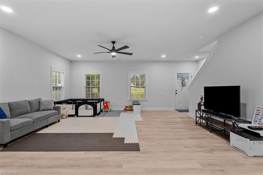 5305 Ridgefall Road Greensboro, NC 27410 - Photo 9 of 48 Gallery Image 9