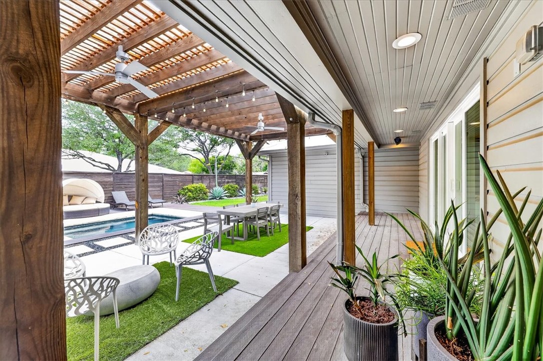 442 Bermuda Place Corpus Christi, TX 78411 - Photo 29 of 40 Covered deck/patio area