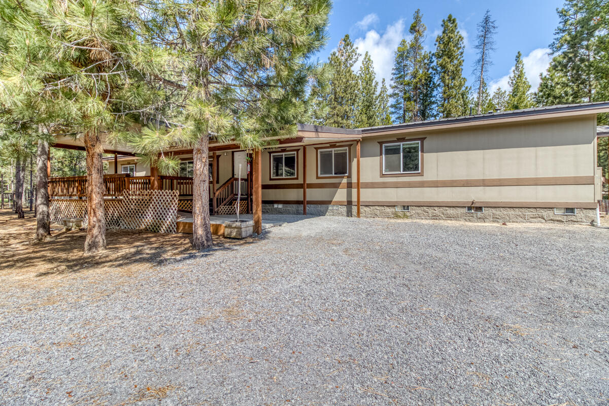 52084 Red Pine La Pine, OR 97739 - Photo 3 of 40 Well maintained gravel drive