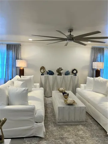 $2,500 | 194 Live Oak Street, Mandeville, LA 70448