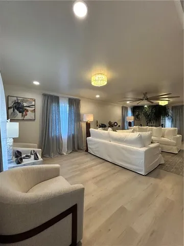 $2,500 | 194 Live Oak Street, Mandeville, LA 70448