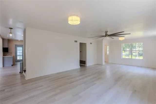 $2,500 | 194 Live Oak Street, Mandeville, LA 70448