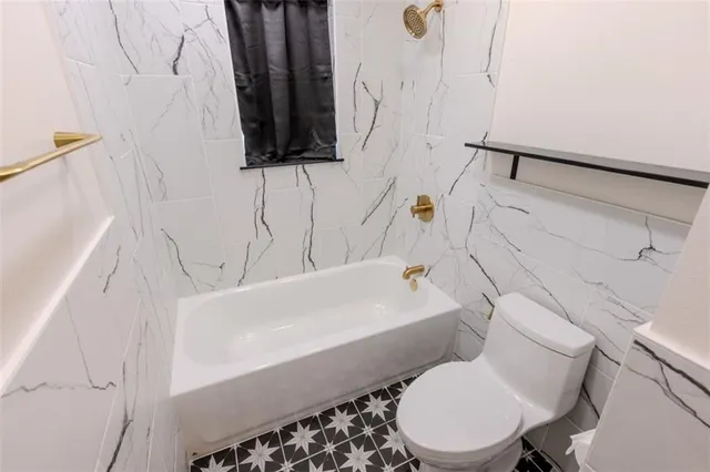 $2,500 | 194 Live Oak Street, Mandeville, LA 70448