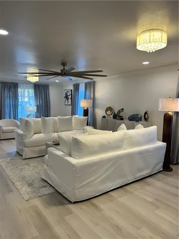 $2,500 | 194 Live Oak Street, Mandeville, LA 70448