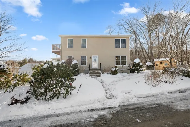 $599,900 | 5 Glen Echo Shore Road, Charlton, MA 01507